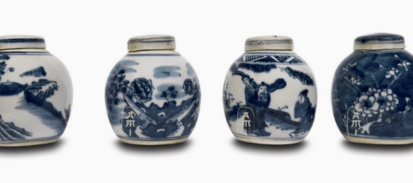 SET SMALL BLUE AND WHITE JARS